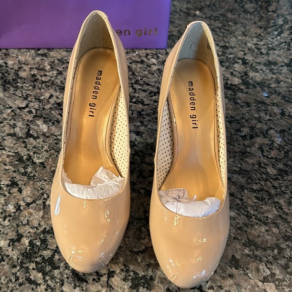 Madden Girl Getta Nude heels NIB 9 - Picture 3 of 10